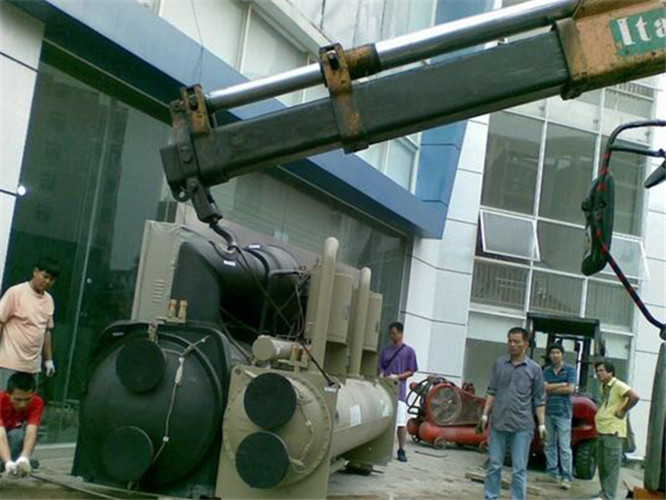 寒亭区随车吊和汽车吊的核心区别是什么？哪种更省钱？